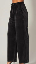 Load image into Gallery viewer, Black velvet ribbed palazzo pants
