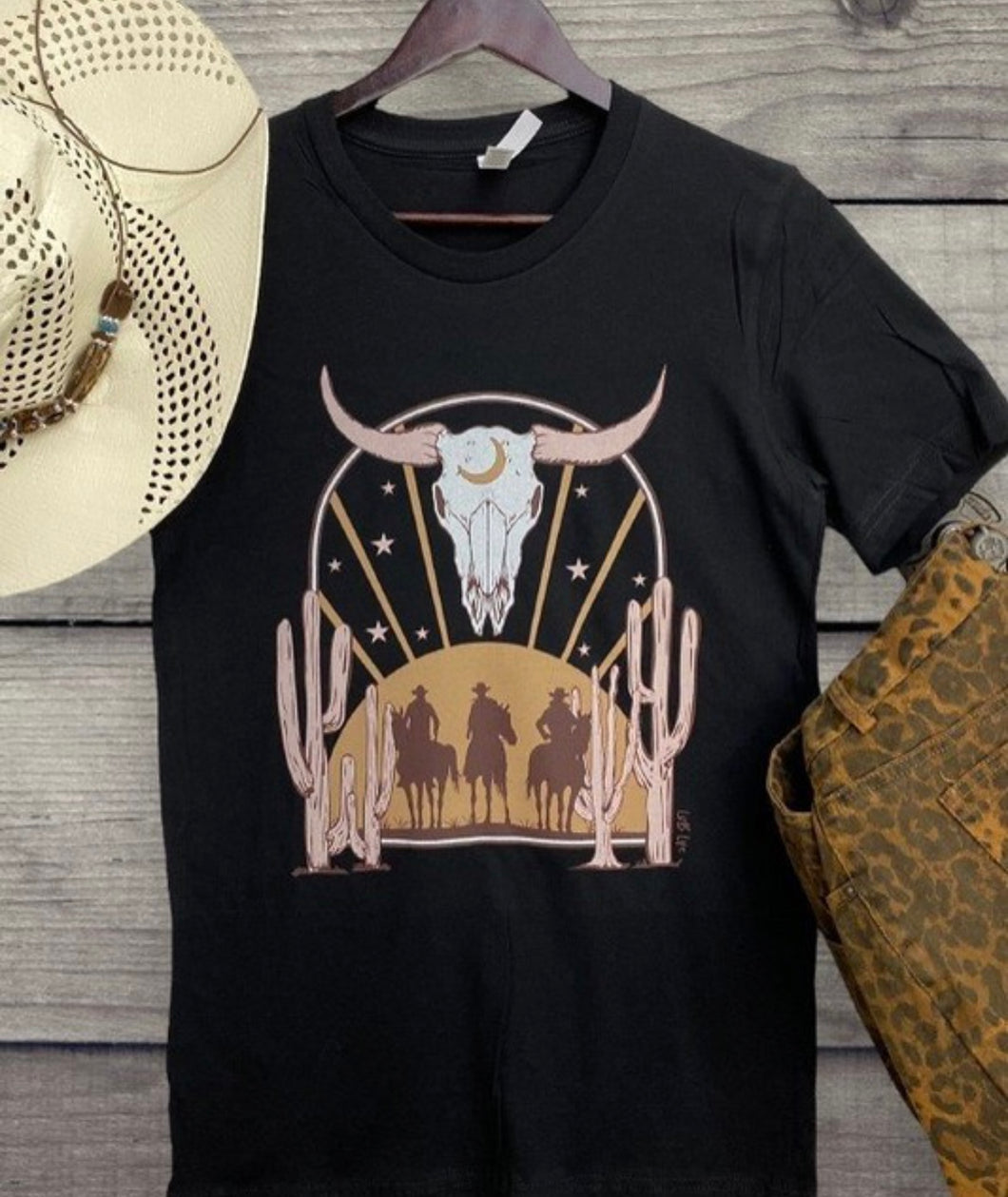 Black & mauve steer head & cowboy scene t-shirt