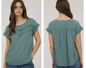 Jade short sleeve top with crotchet accent