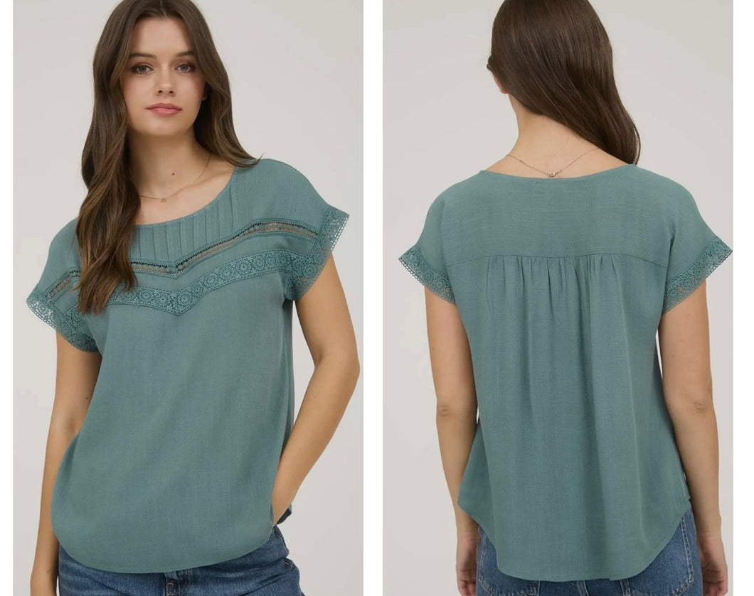 Jade short sleeve top with crotchet accent