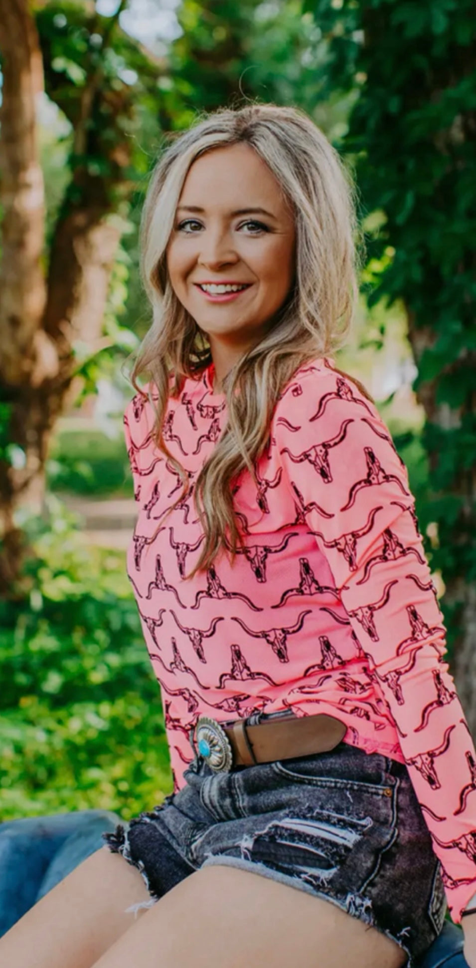 Neon pink & black steerhead mesh top