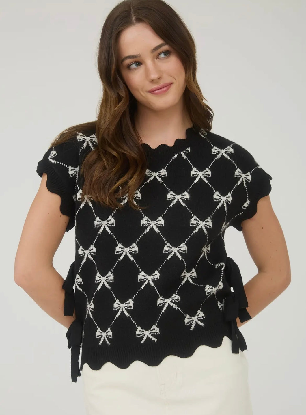 Black short sleeve bow sweater